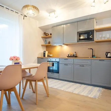 Apartment Dream - Brand New With Balcony & Free Parking *