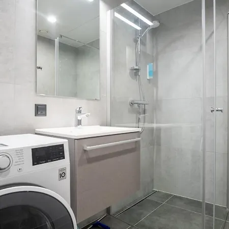 Dream - Brand New With Balcony & Free Parking 公寓