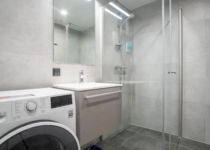 Dream - Brand New With Balcony & Free Parking 公寓