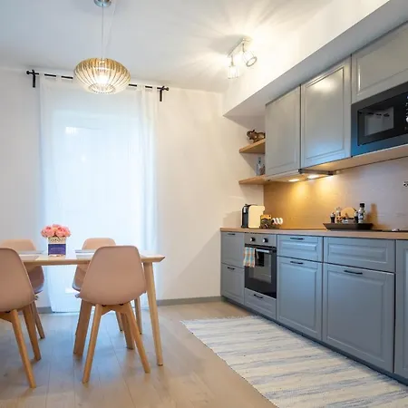 Dream - Brand New With Balcony & Free Parking 아파트 탈린